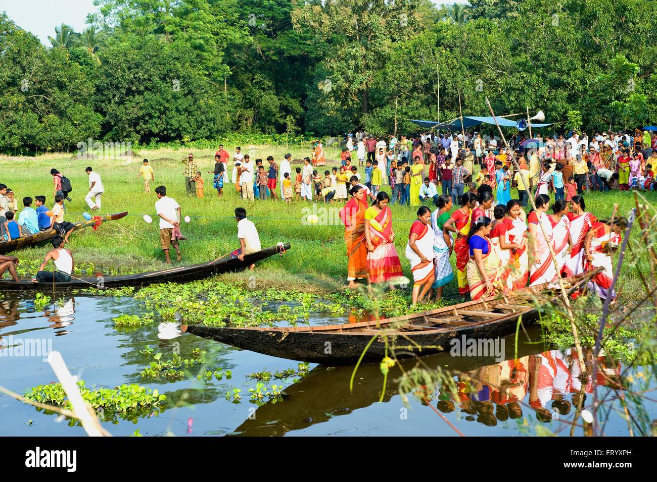 Femmes pour la course de bateau, Kasipur, Calcutta, Kolkata, Bengale occidental, Inde, Asie Banque D'Images