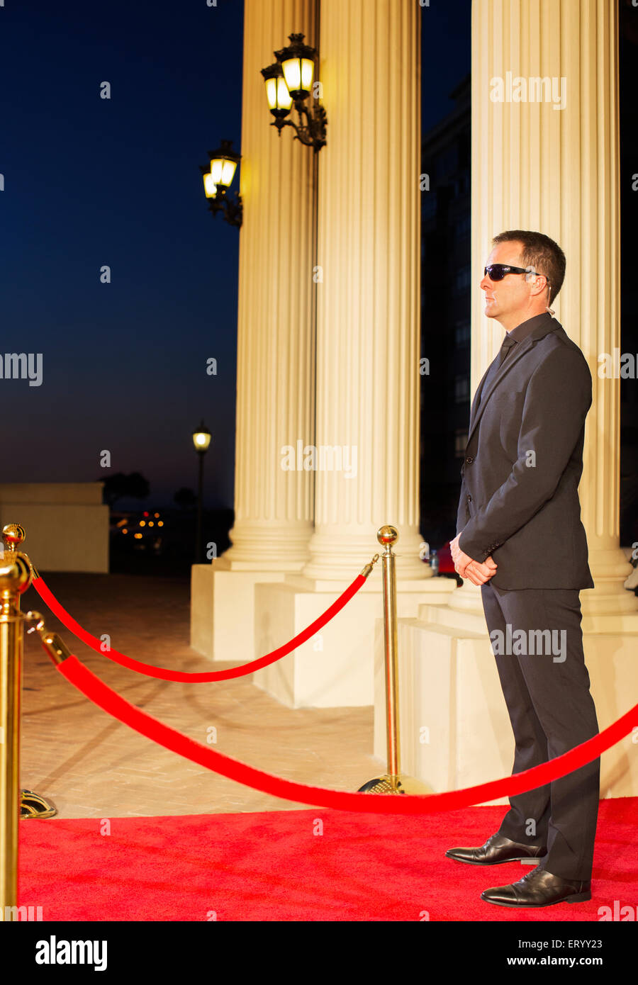 Lunettes de protection garde du corps grave dans Tapis rouge pour l'événement Banque D'Images