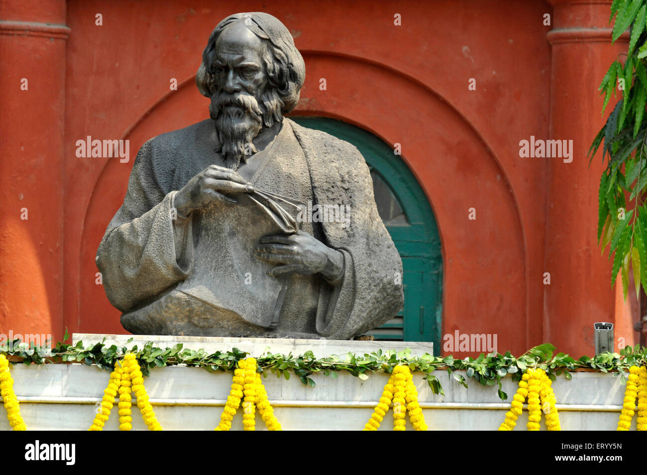 Statue du poète Rabindranath Tagore à Jorasanko Kolkata Calcutta Inde Banque D'Images