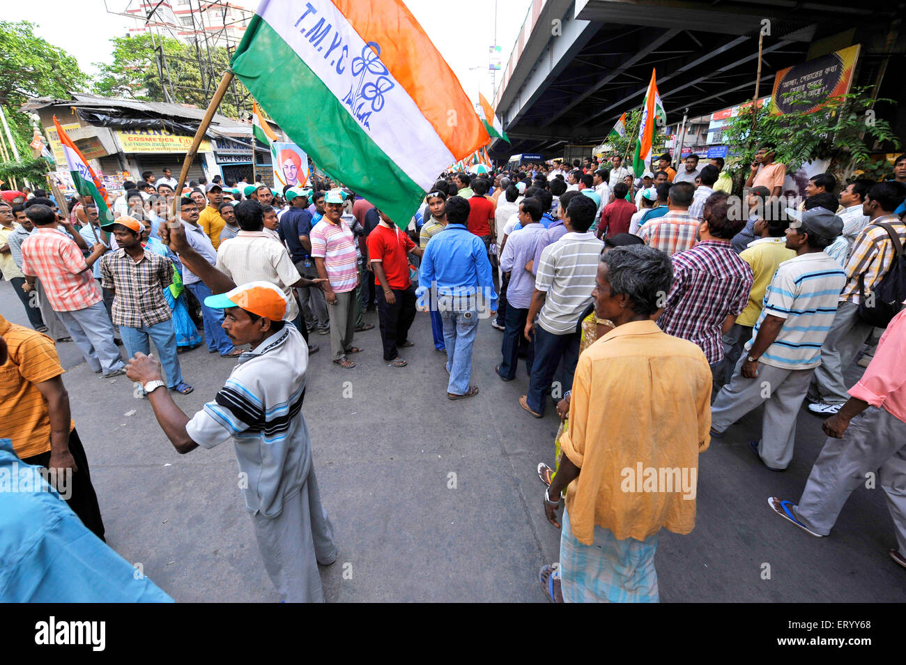 Elections indiennes , TMC , parti politique indien , tous les drapeaux du Congrès de l'Inde Trinamool , Gariahat , Calcutta , Kolkata , Inde , Asie Banque D'Images