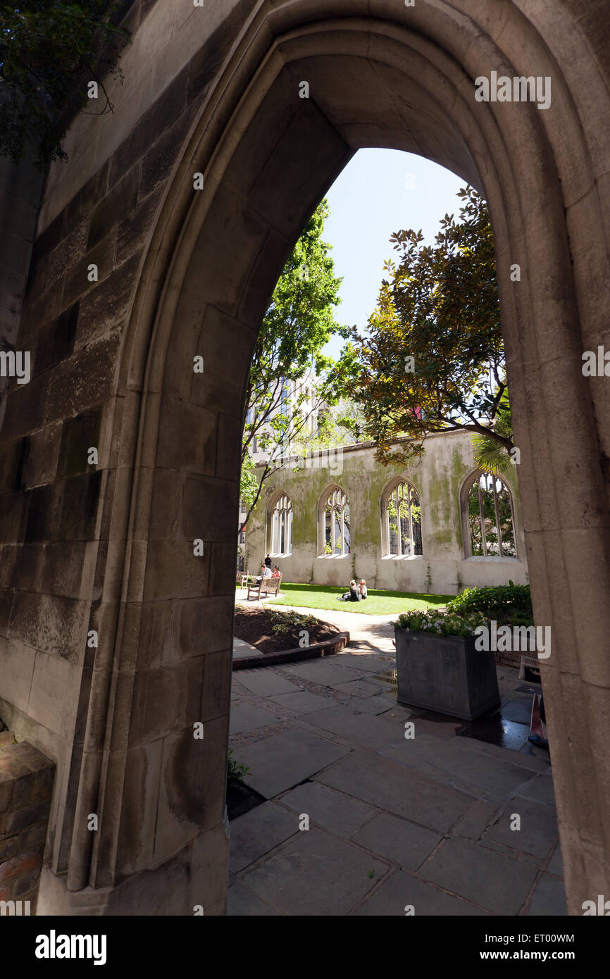 Les ruines de St Dunstan's dans l'Est. St Dunstan's Hill, City de Londres, qui sont aujourd'hui un jardin public. Banque D'Images