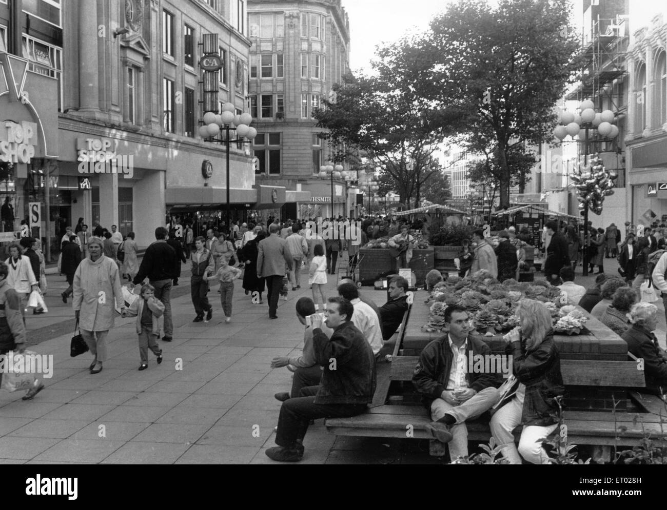 Scène générale de la rue de l'Église le 31 octobre 1989 à Liverpool Banque D'Images