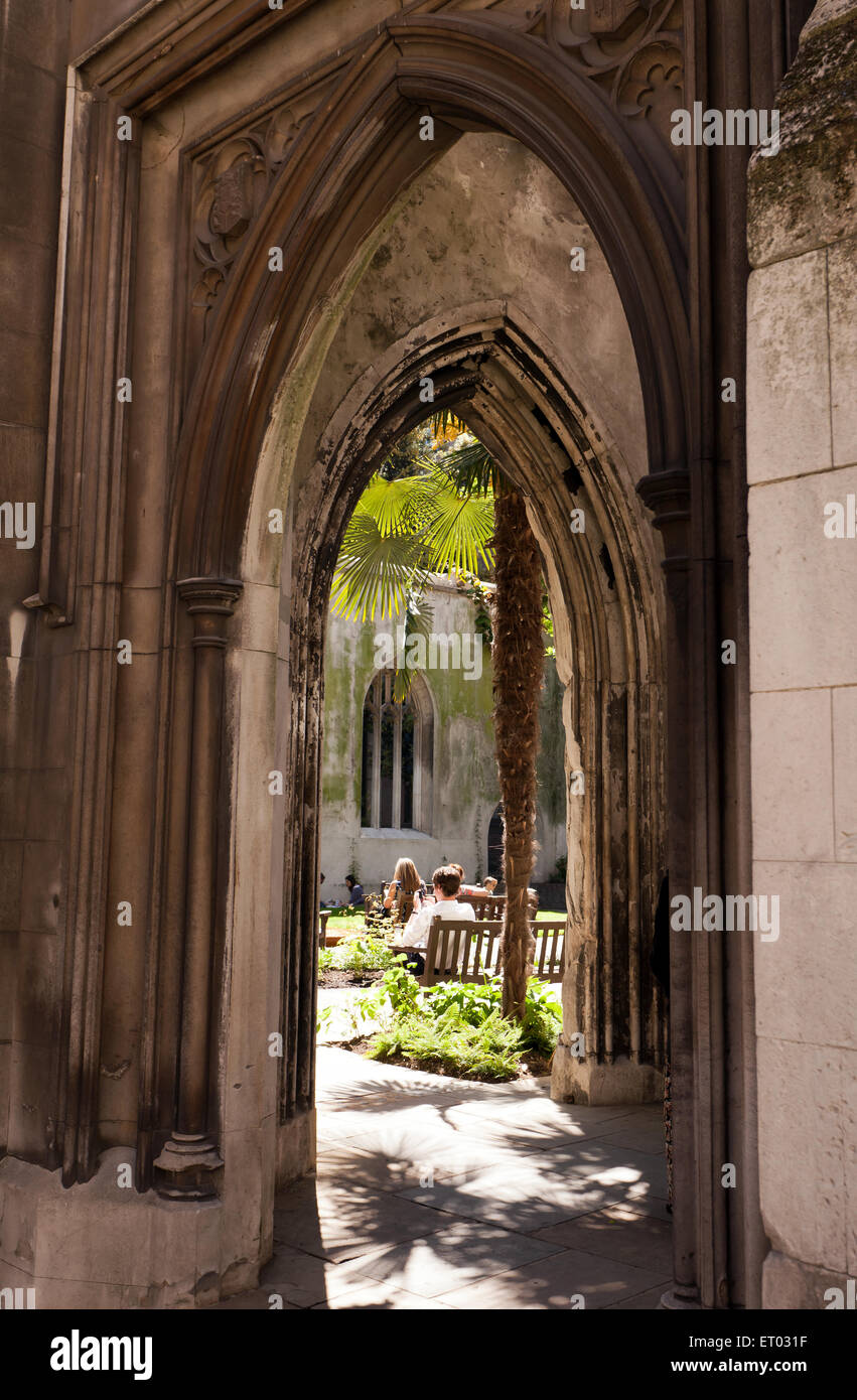 Les ruines de St Dunstan's dans l'Est. St Dunstan's Hill, City de Londres, qui sont aujourd'hui un jardin public. Banque D'Images