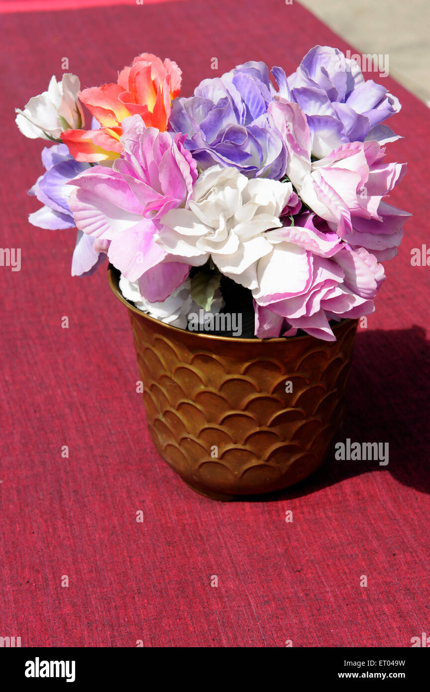 Vase à fleurs à dhukur pokhari pisang ; Népal ; Asie Banque D'Images