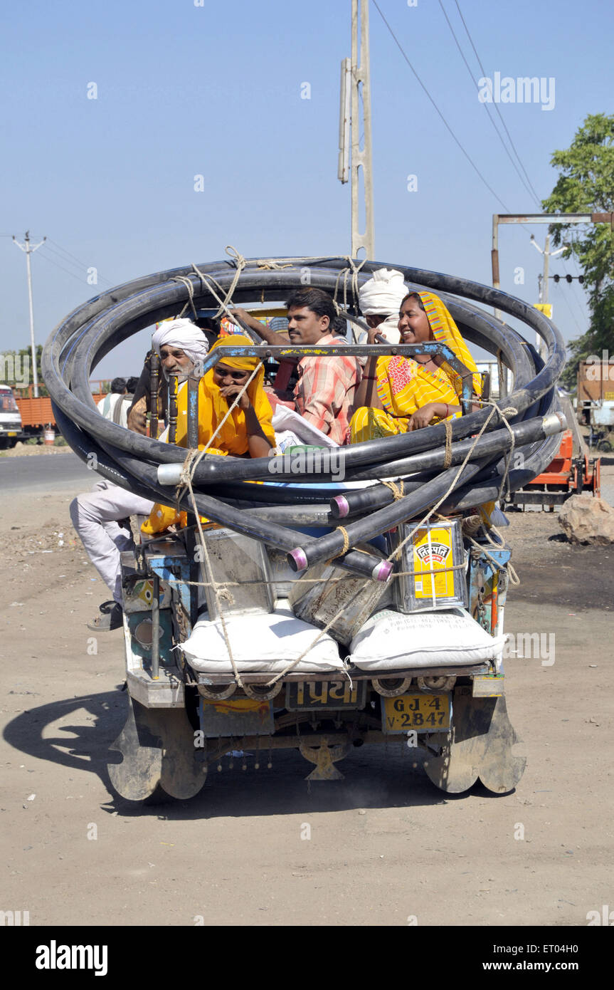 Peuples autochtones en Rickshaw à Gujarat Inde Banque D'Images