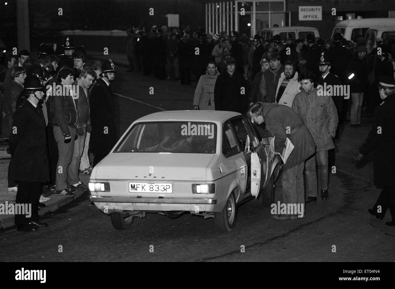 1984 - Grève des mineurs de 1985, sur la photo. Des piquets à Lea Hall Colliery, Turckheim, Staffordshire, Angleterre, vendredi 16 mars 1984. Arthur Scargill, président de la NUM, a déclaré que les grèves dans les divers domaines du charbon devait être une grève nationale et a appelé à Banque D'Images