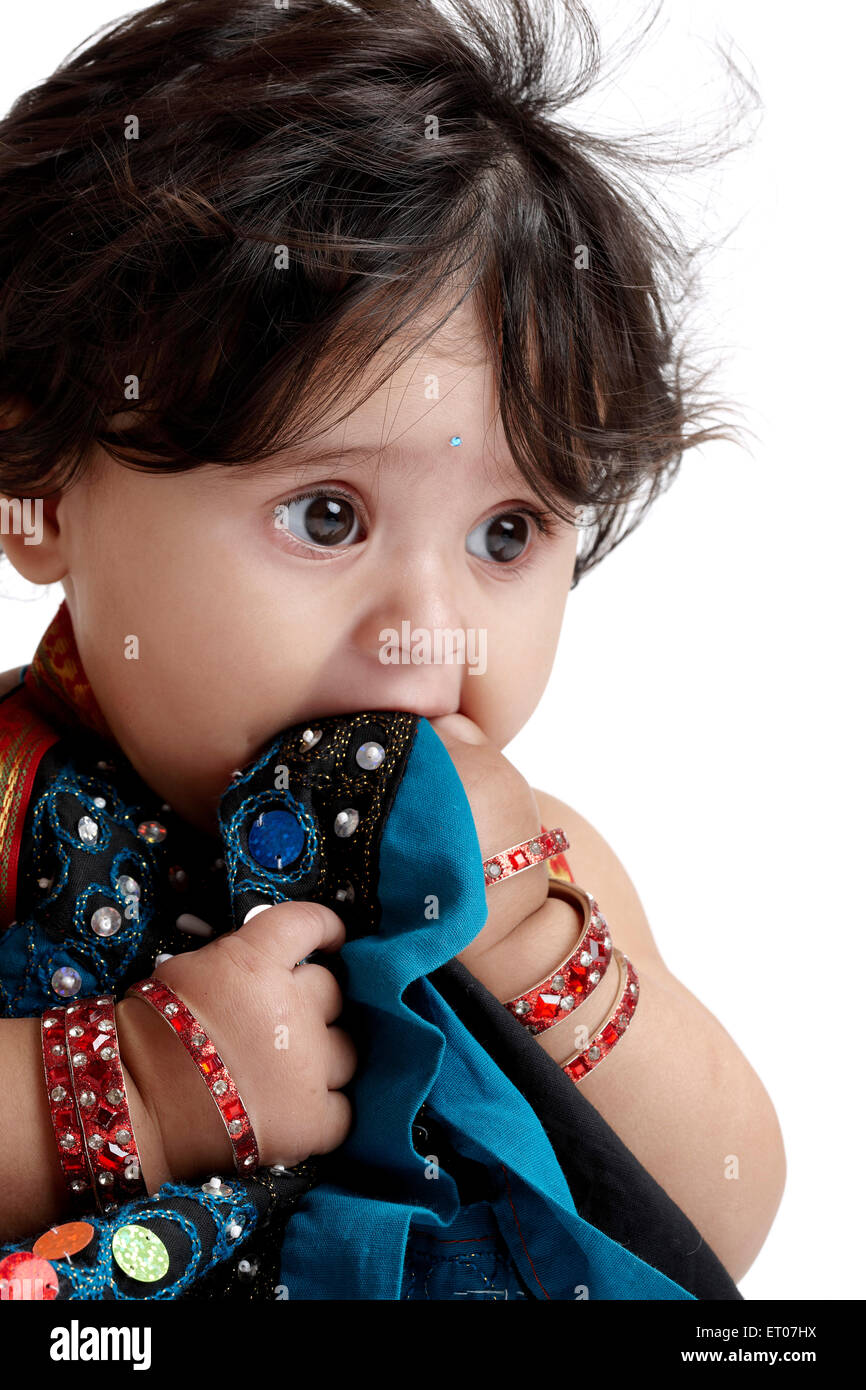 Bébé fille sur fond blanc , MR#765 Banque D'Images