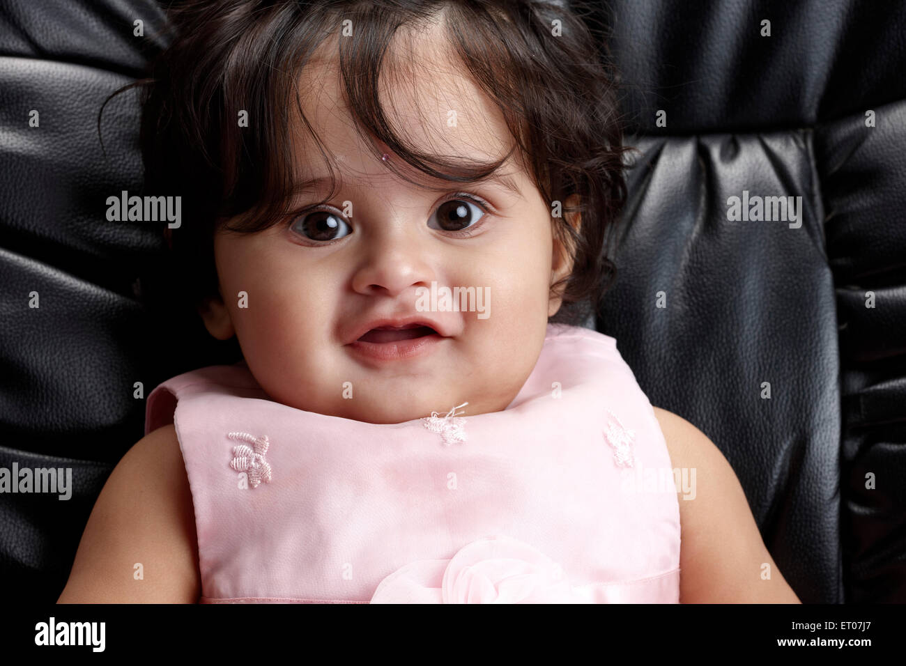 Petite fille joyeuse ; Inde M. n° 765 Banque D'Images