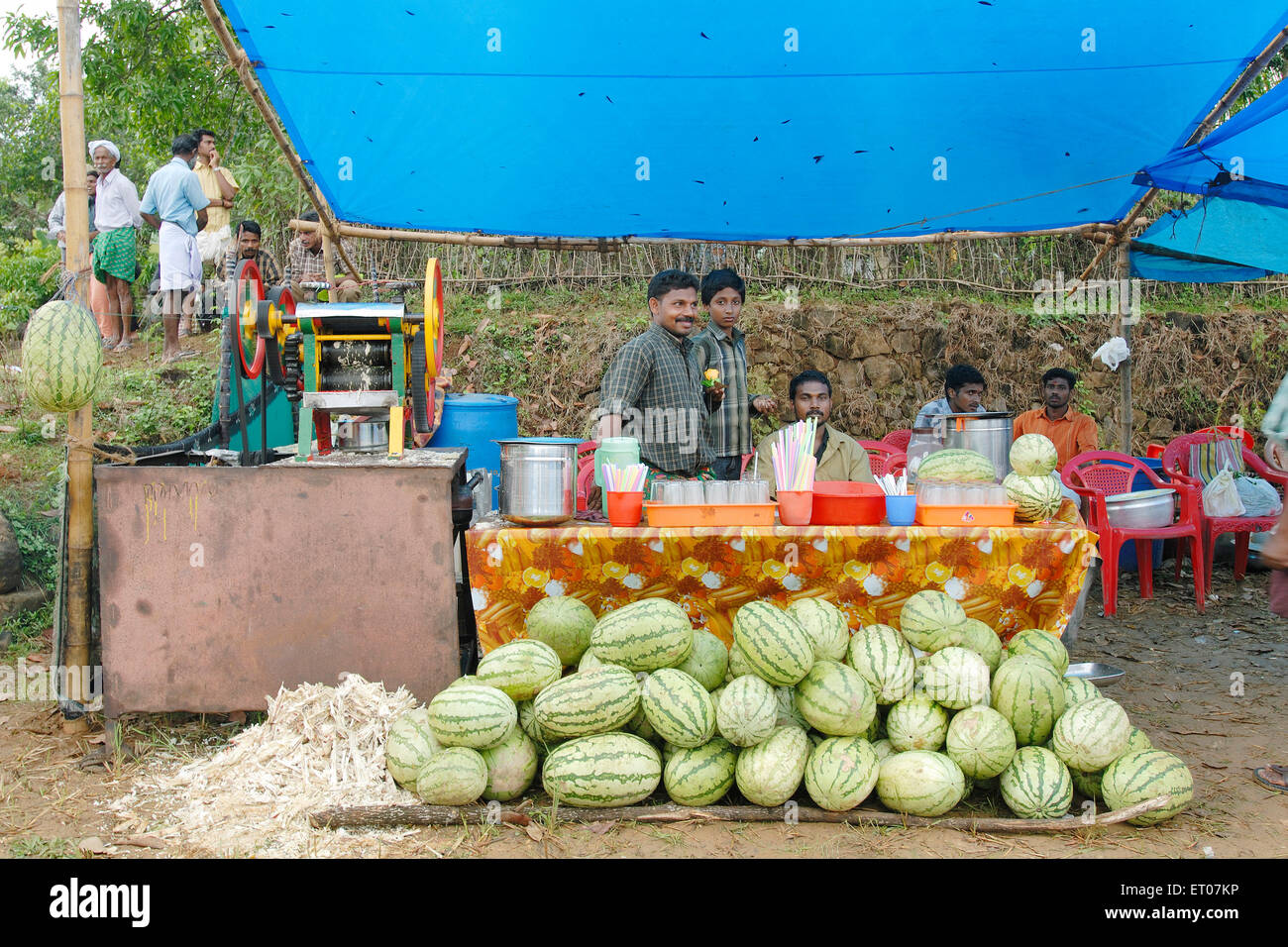 Un jus temporaire shop dans un village lors d'un festival kerala ; Inde ; Banque D'Images Un jus temporaire shop dans un village lors d'un festival kerala ; Inde ; Banque D'Images