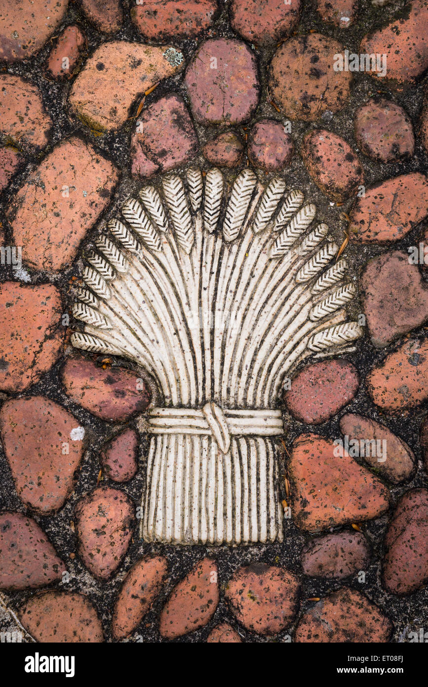 Détail d'une mosaïque à Cholmondeley Castle Gardens dans le Cheshire. Banque D'Images