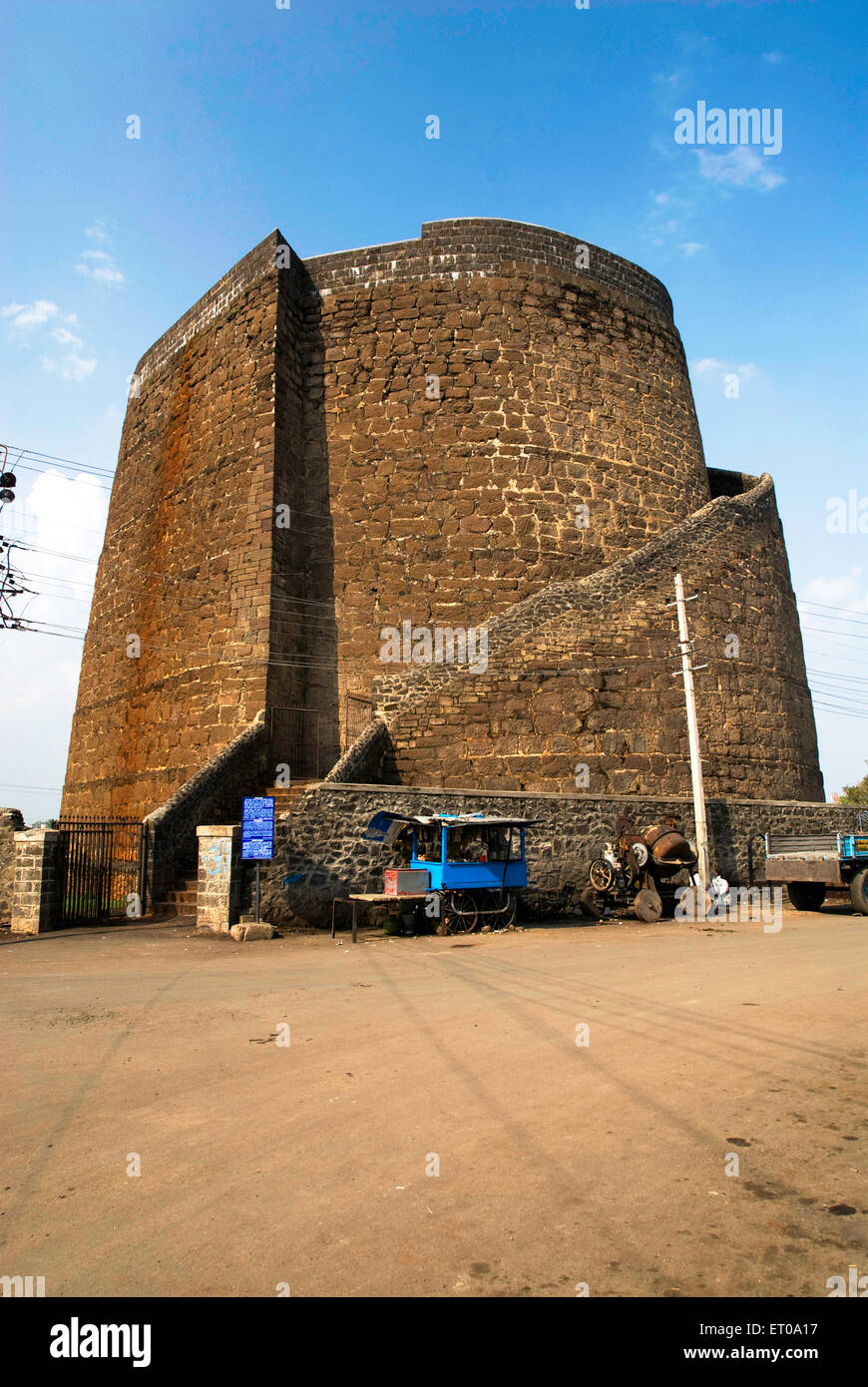 Upri Buruj construit autour de 1584 par Hyder Khan est quatre-vingts pieds de haut tower à Bijapur Karnataka ; Inde ; Banque D'Images