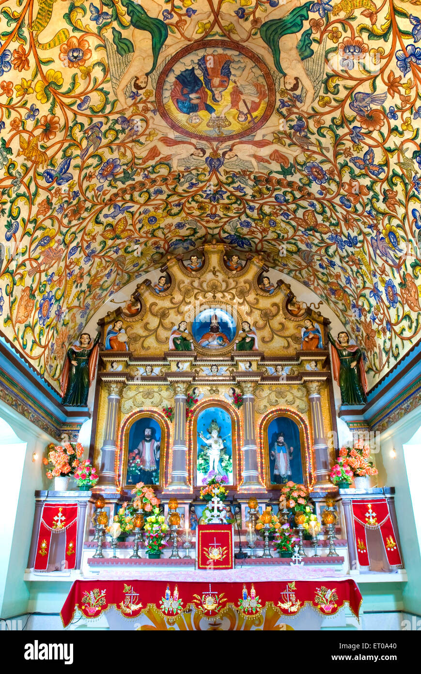 Alta et peintures murales ; St. Mary's Marth Mariam forain église construite 105 A.D. dans Kuravilangad situé à Kottayam Kerala Banque D'Images