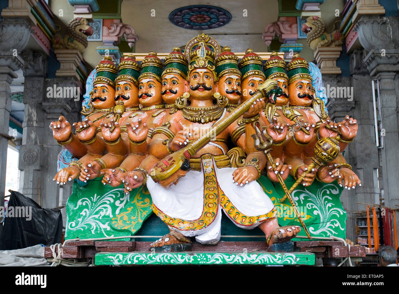 Démon Ravana en bois dix dirigé dans Arunachaleshwara temple période Chola 9e 13e siècle ; Thiruvanamalaï dans le Tamil Nadu en Inde ; Banque D'Images