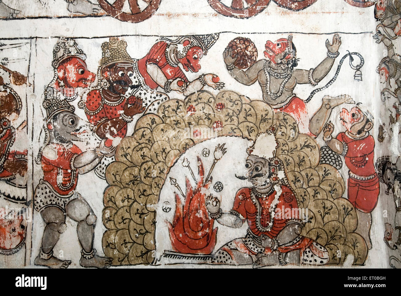 Peintures murales de Ramayana et Mahabharat au plafond, temple de Chennakeshava ; Adiyamankottai , Dharmapuri, Tamil Nadu, Inde, Asie Banque D'Images