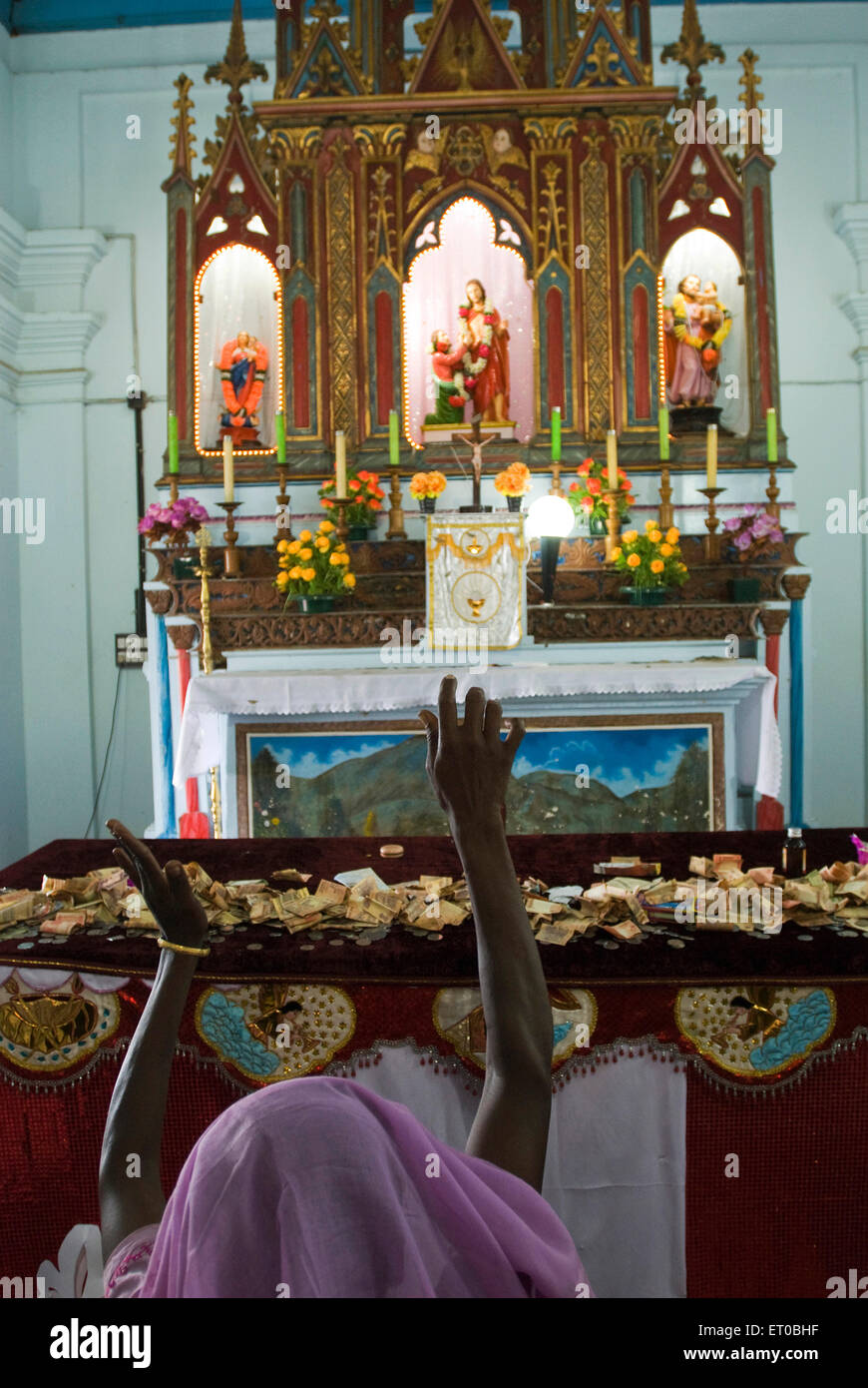 Autel dans Kurussumudi Malayattur église dédiée à saint Thomas Apôtre de Jésus Christ ; Inde Kerala Banque D'Images