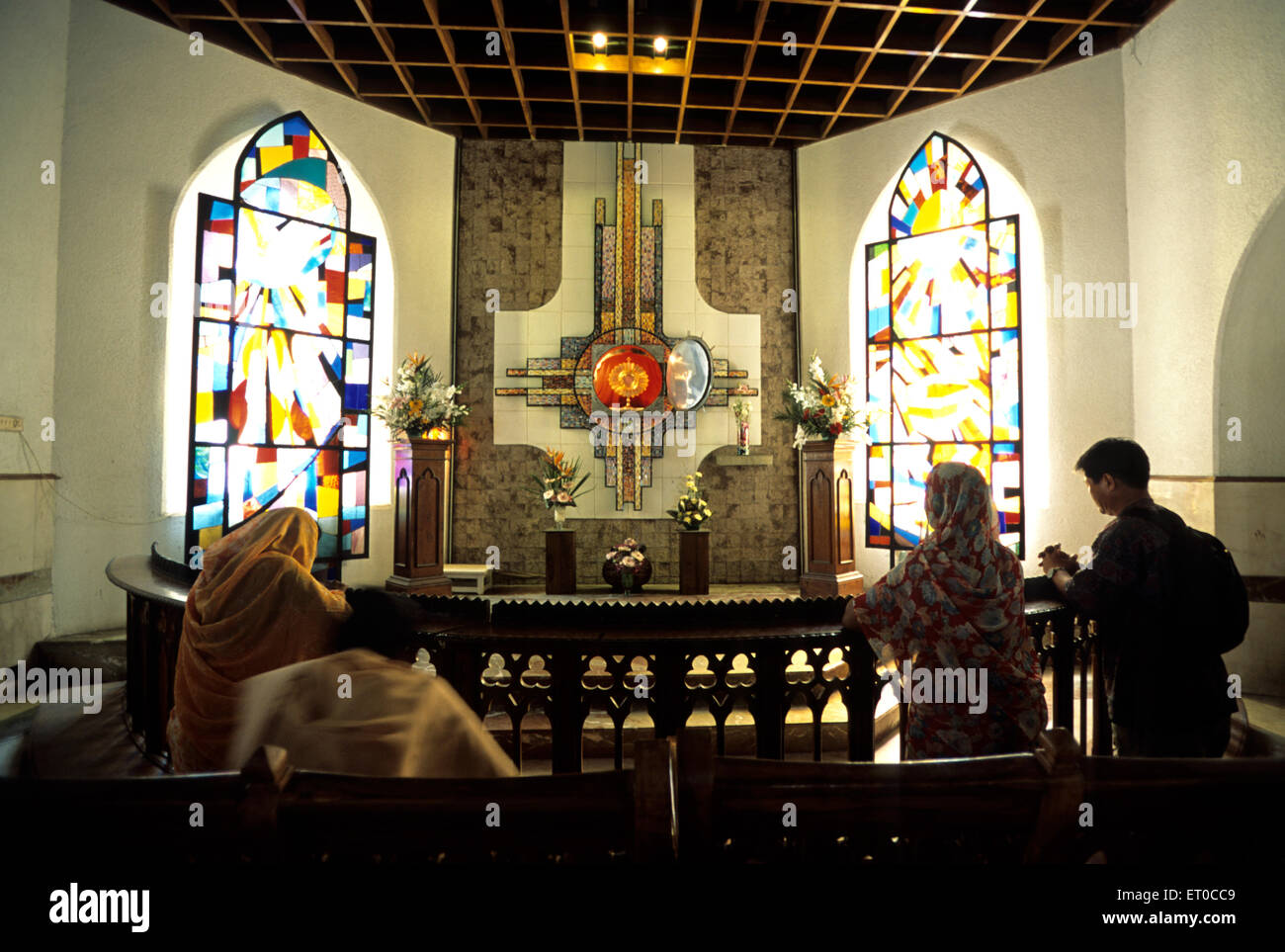 Intérieur de la basilique de saint Thomas san thome ; Madras Chennai Tamil Nadu ; Inde ; Banque D'Images