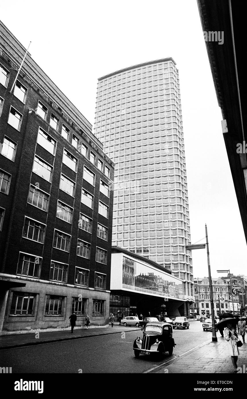 Centre Point, 101-103 New Oxford Street, Cambridge Circus, Londres, 4 mai 1967. Banque D'Images