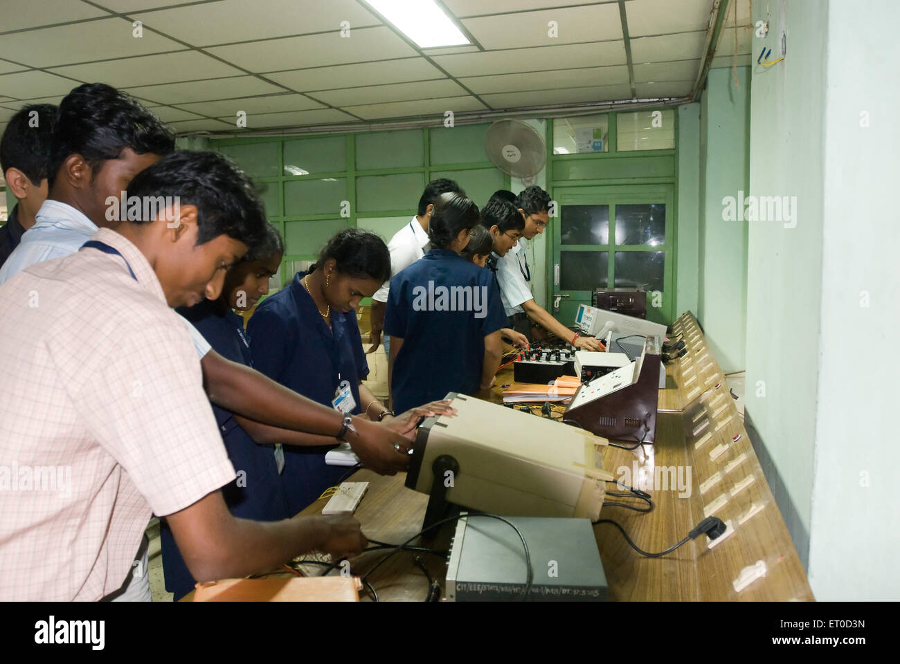 Au laboratoire de l'Institut de technologie de Coimbatore les écoles d'ingénieurs ; Tamil Nadu Inde ; Banque D'Images