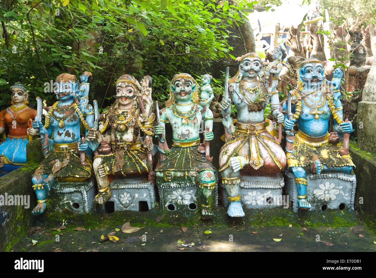 Bosquet sacré gardiens en terre cuite ; temple Ayyanar à Oorappatti ; Shanghai ; Tamil Nadu Inde ; Banque D'Images
