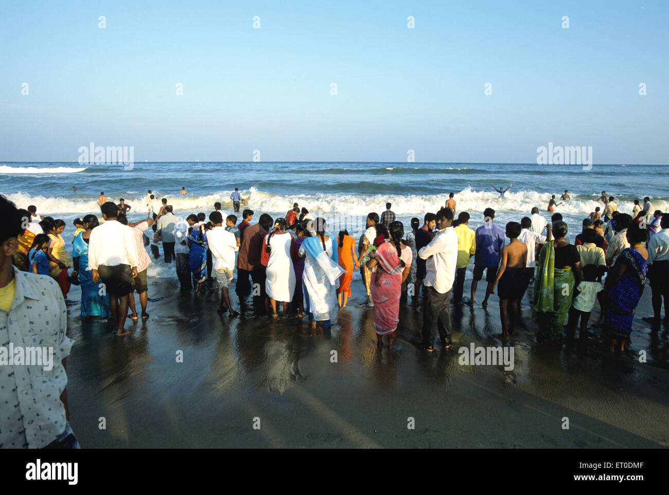 Les touristes à marina beach ; Madras Chennai Tamil Nadu ; Inde ; Banque D'Images