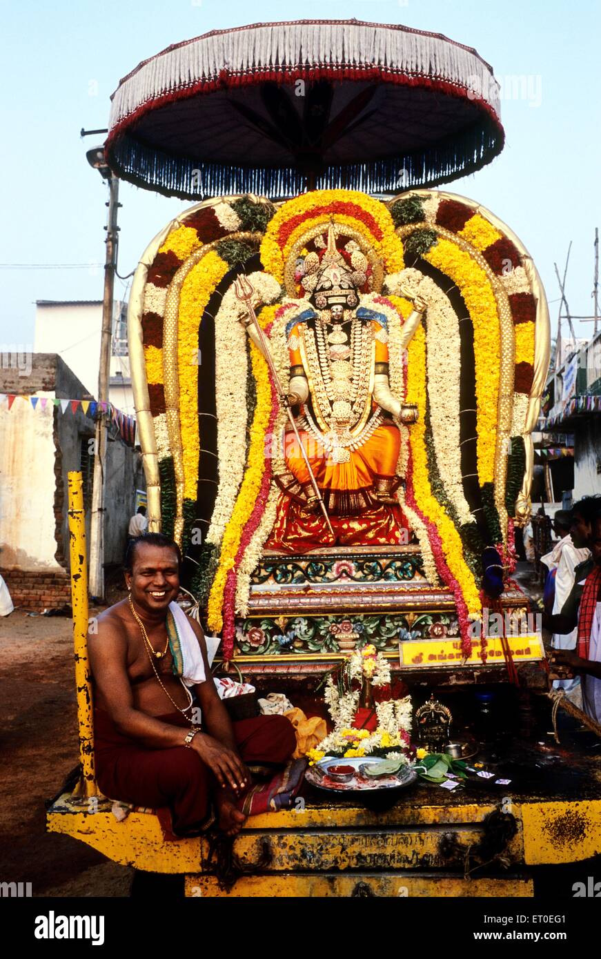 Angala déesse parameswari masi dans vaithi au festival magma ; Rhône-Alpes ; Tamil Nadu Inde NOMR ; Banque D'Images
