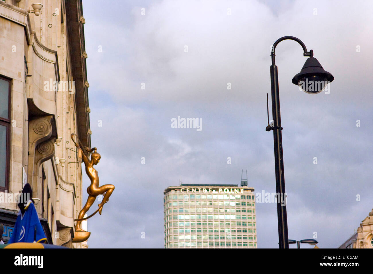 Centre point Mall Building , caméra de rue , Harrow , Middlesex , Londres , Angleterre , Royaume-Uni Banque D'Images