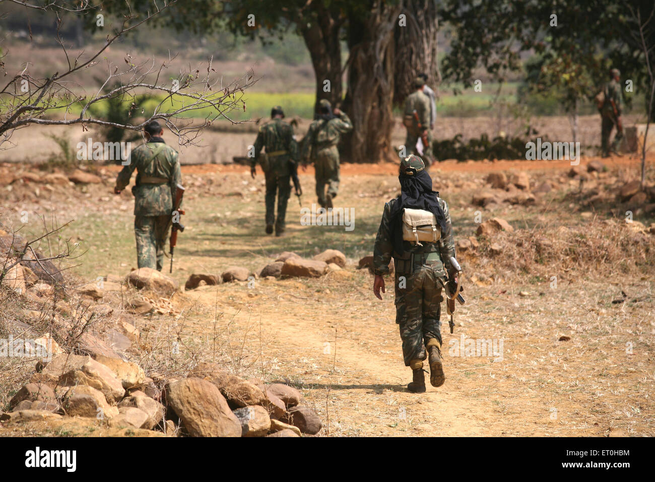 Soldat du FCPP de la Force de police de la Réserve centrale avec chasse au canon à la recherche de naxalites dans la zone forestière naxale Ranchi Jharkhand Inde Asie Banque D'Images