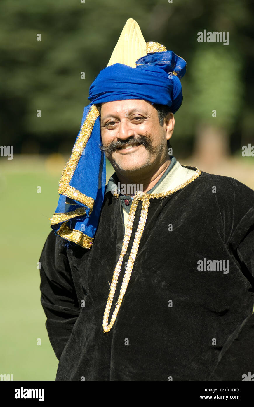 L'homme en costume traditionnel à khajjiar Himachal Pradesh ; Inde ; M.# 721 Banque D'Images