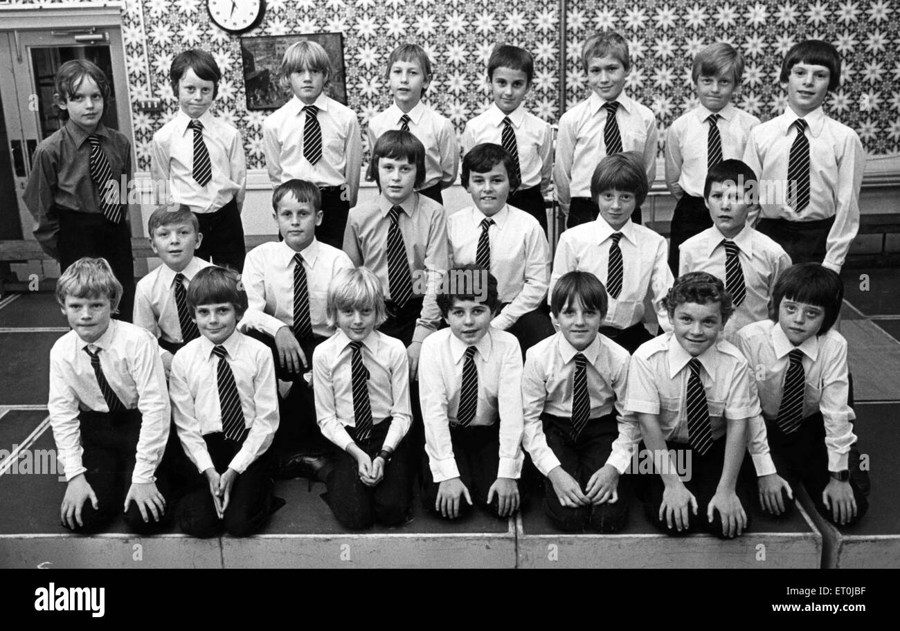 Boys Choir de Billingham Junior du Sud - une partie de l'école concert du groupe. 16 juillet 1980. Banque D'Images
