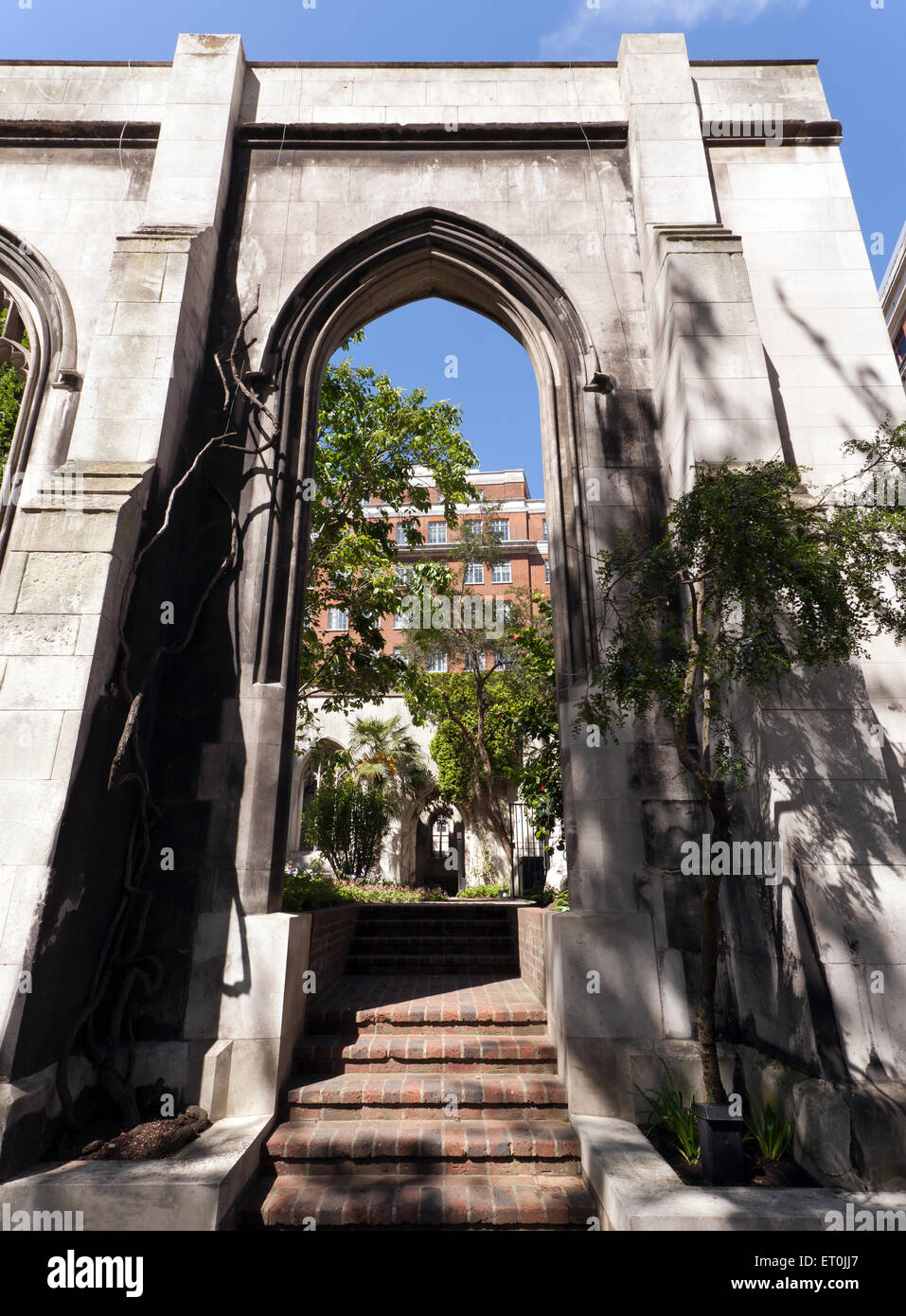 Les ruines de St Dunstan's dans l'Est. St Dunstan's Hill, City de Londres, qui sont aujourd'hui un jardin public. Banque D'Images