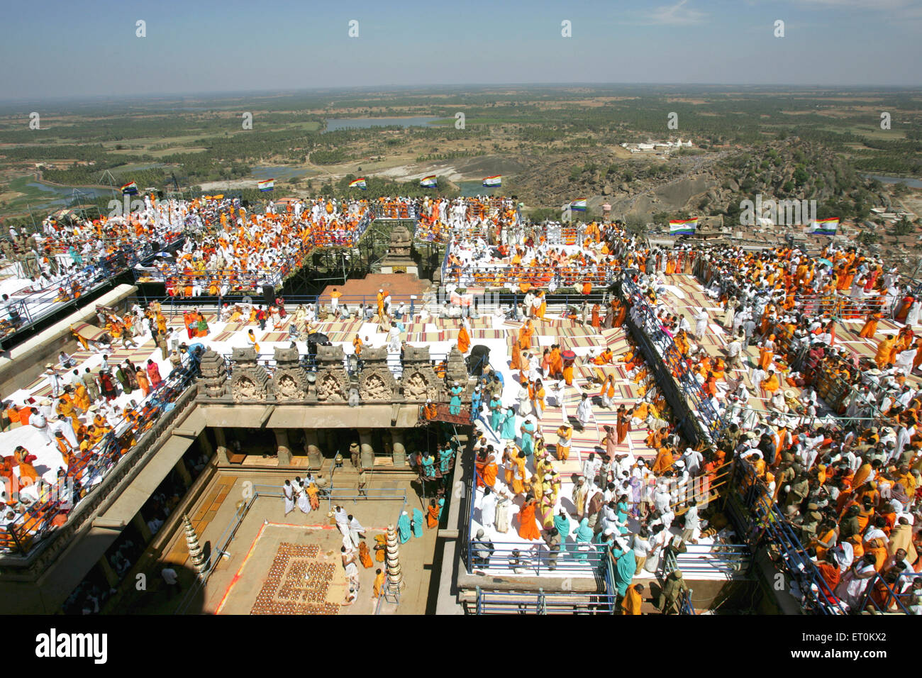 Mahamasthakabhisheka dévots ; Jain important festival tenue une fois tous les douze ans à Shravanabelagola ; Hassan ; Karnataka Banque D'Images