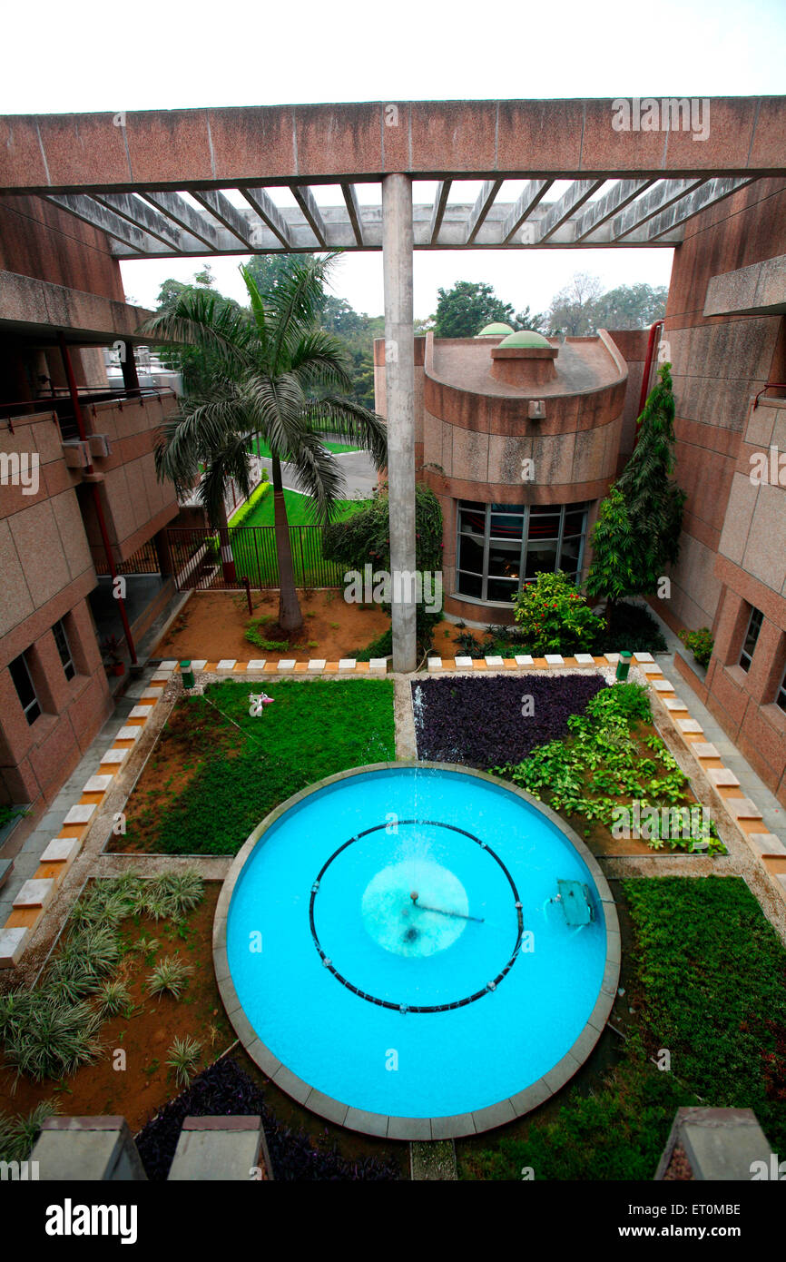 Campus jardin fontaine, usine Amul, Anand, Gujarat, Inde Banque D'Images