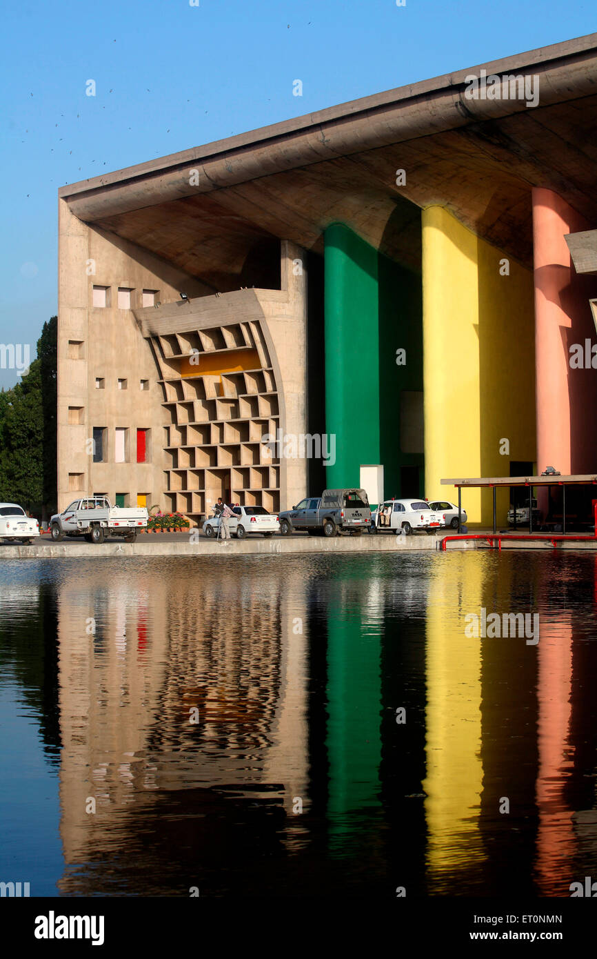 Bâtiment de la haute cour de Chandigarh Inde Territoire de l'Union européenne ; Banque D'Images