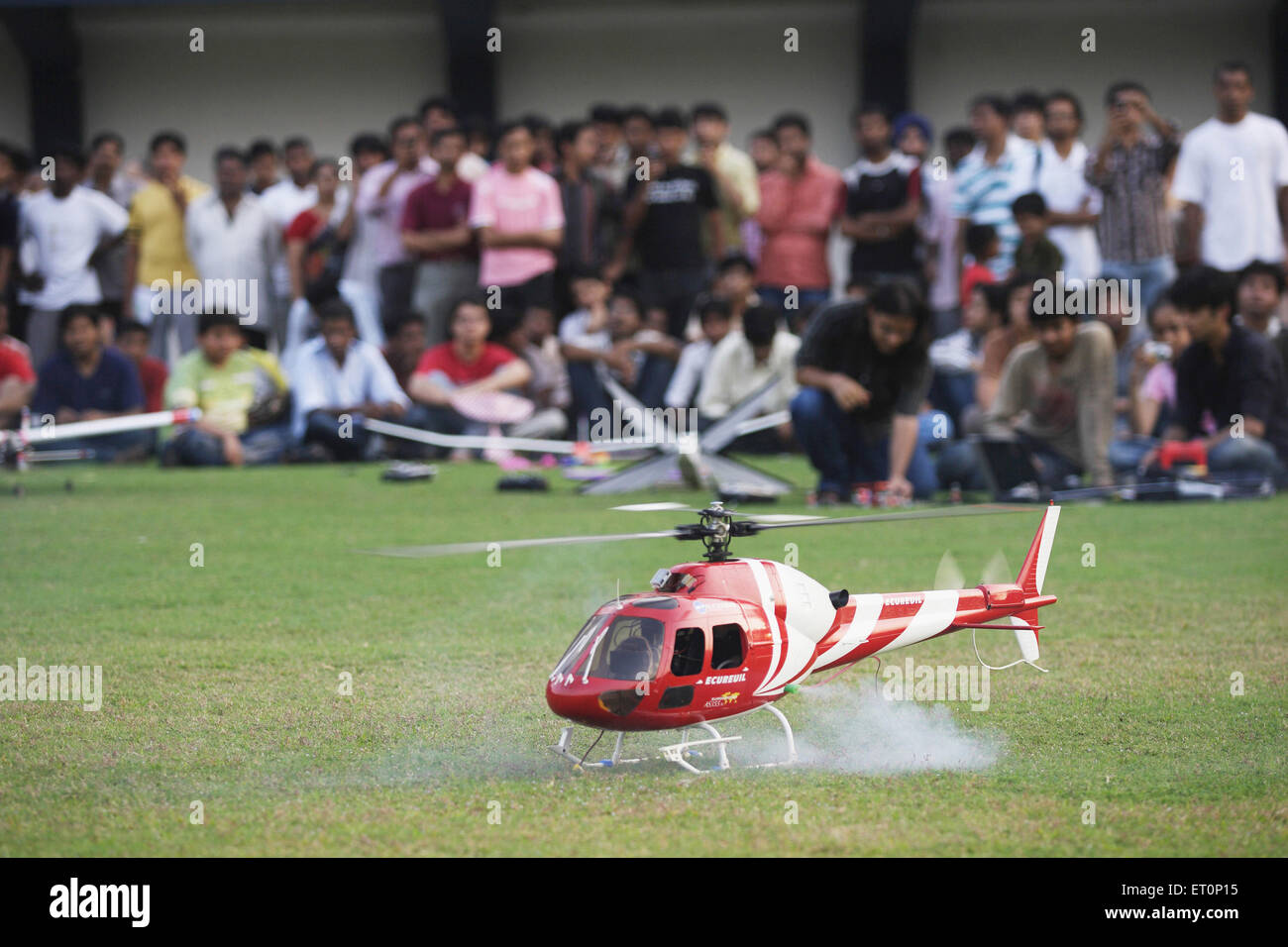 Spectacle d'Aeromodeling, modèle d'hélicoptère aérodynamique, Powai, Bombay, Mumbai, Maharashtra, Inde Banque D'Images