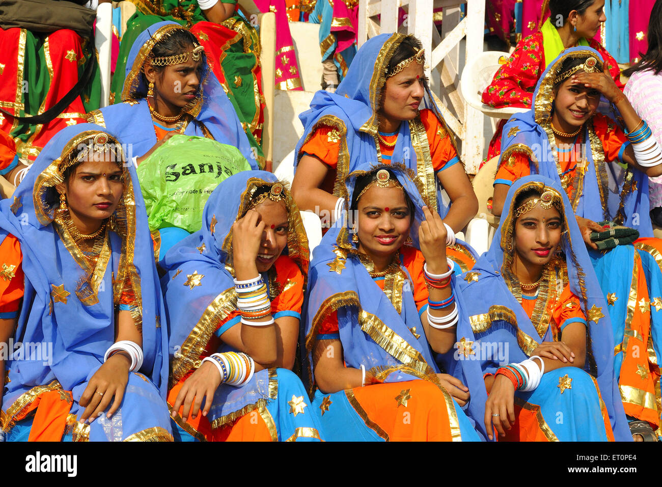 Robe féminine colorée, Foire de Pushkar, Foire de Camel, Kartik Mela, Pushkar Mela, Pushkar, Ajmer, Rajasthan, Inde, foires indiennes Banque D'Images