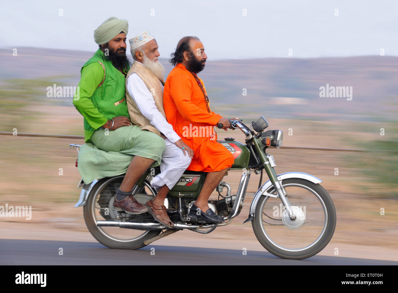 Harmony Unity drapeau indien de l'Inde robe couleurs hindou musulman Sikh hommes moto Inde Banque D'Images