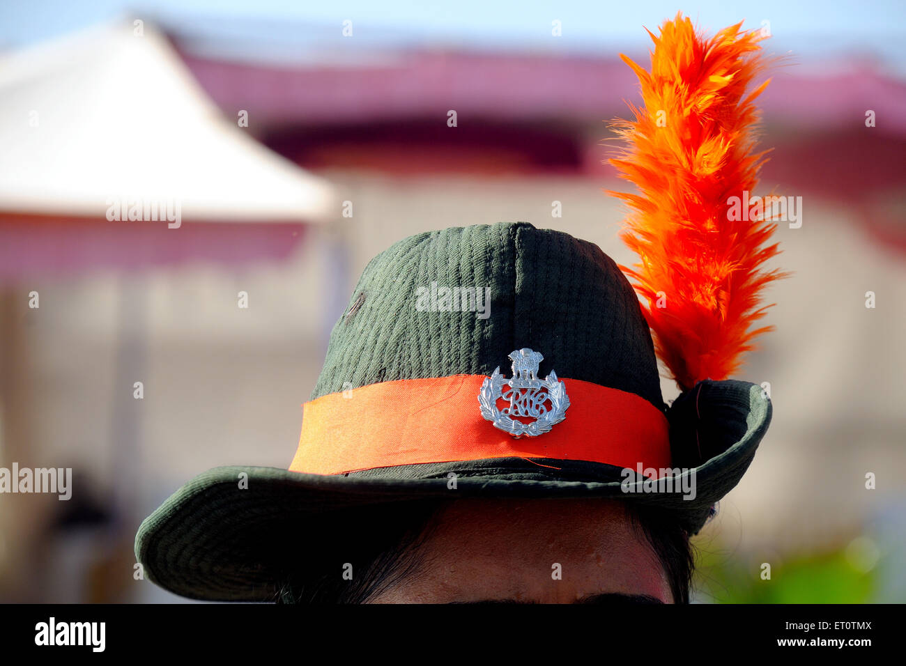 plume dans une casquette Photo Stock - Alamy