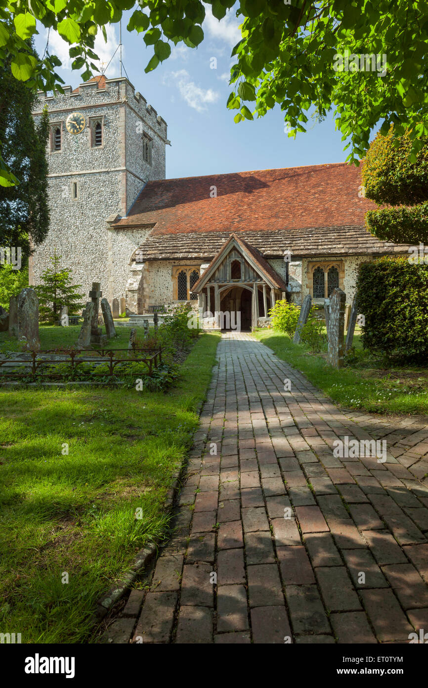 Après-midi de printemps à l'église St Mary dans In Ringmer, East Sussex, Angleterre. Banque D'Images