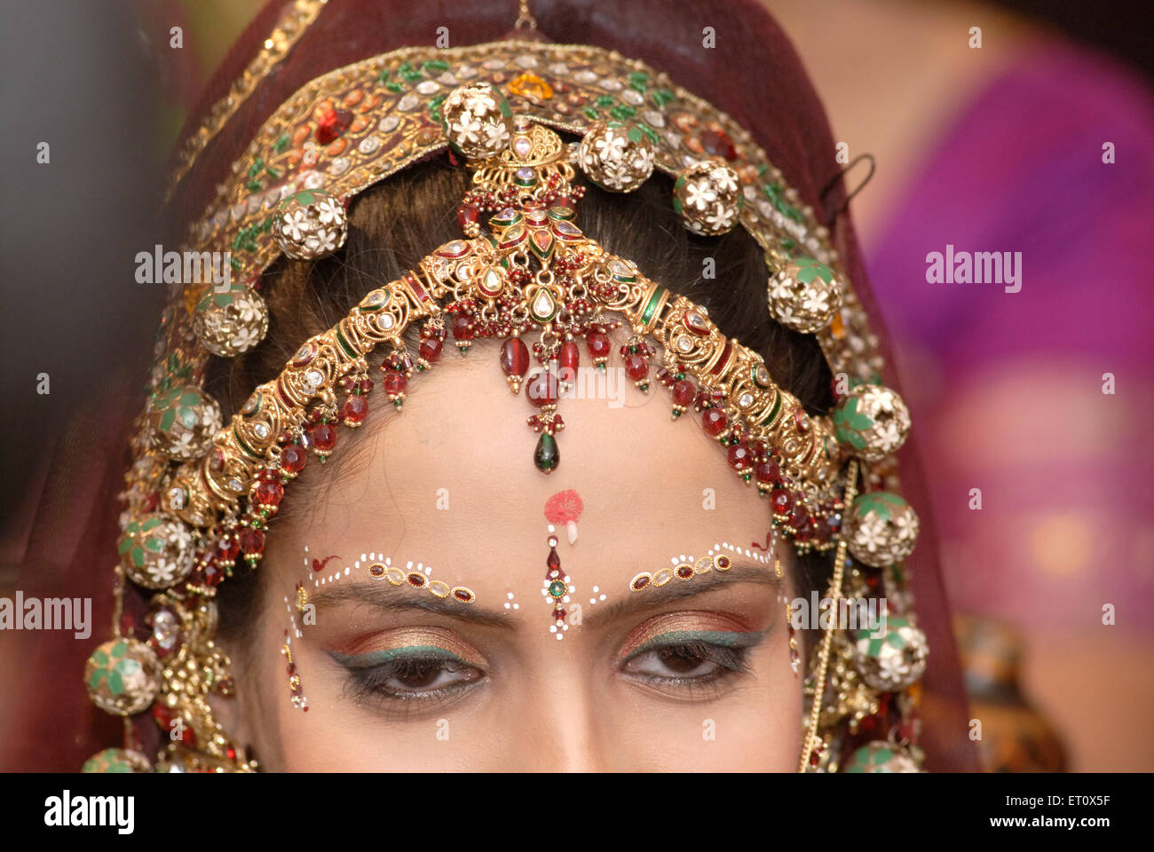 Mariage mariée maquillage pour mariage, Inde MR Banque D'Images