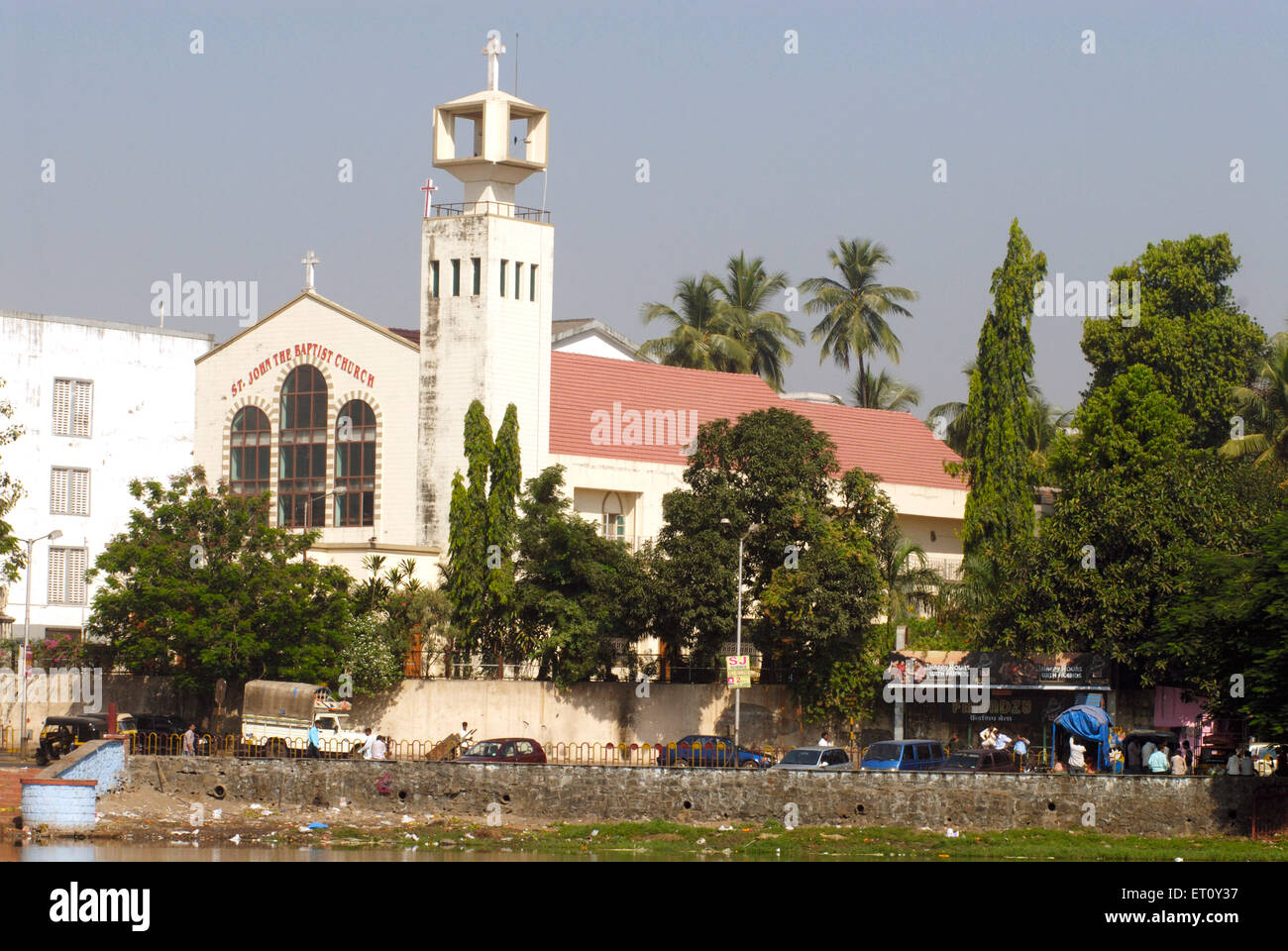 Saint John Baptist Church à Banque du Masunda lake ou Talao Pali ; Thane Maharashtra ; Inde ; Banque D'Images