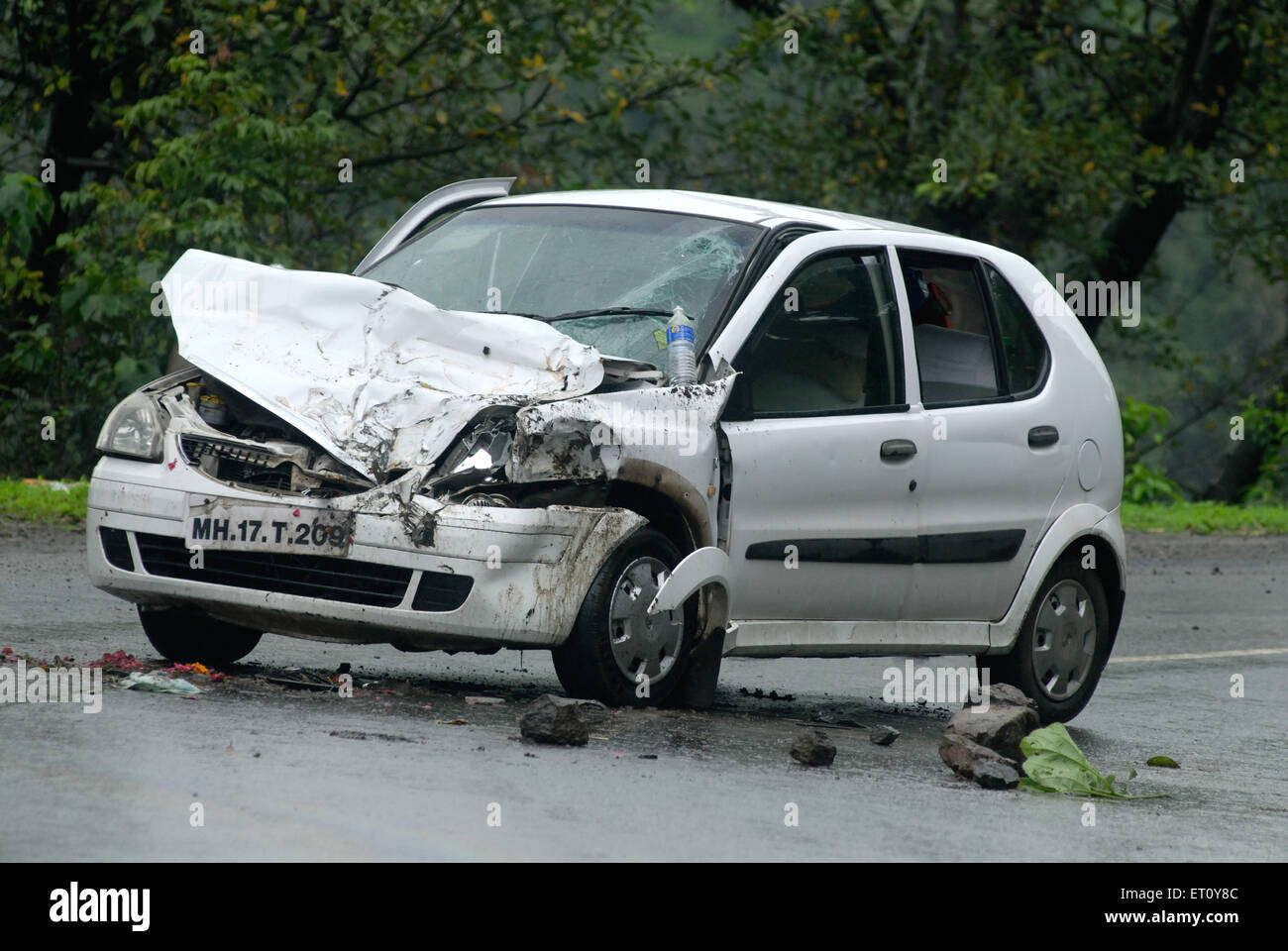 Accident de voiture à Malshej Ghat ; Maharashtra ; Inde ; Asie Banque D'Images