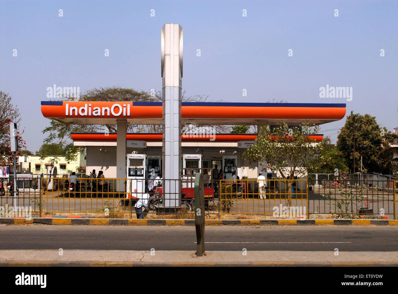 Pompe à essence Indian Oil, route nationale numéro 9, village Urli Kanchan, Pune, Maharashtra, Inde Banque D'Images