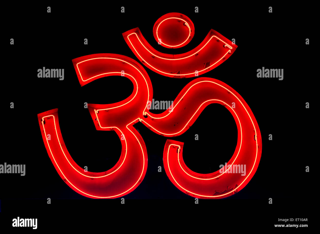 Om lumineux signe sainte à Pune Maharashtra ; Inde ; Banque D'Images