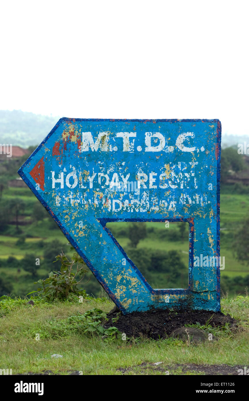 Direction du MTDC Holyday Holiday Resort sur l'autoroute à Ahmednager Maharashtra Inde Asie Banque D'Images