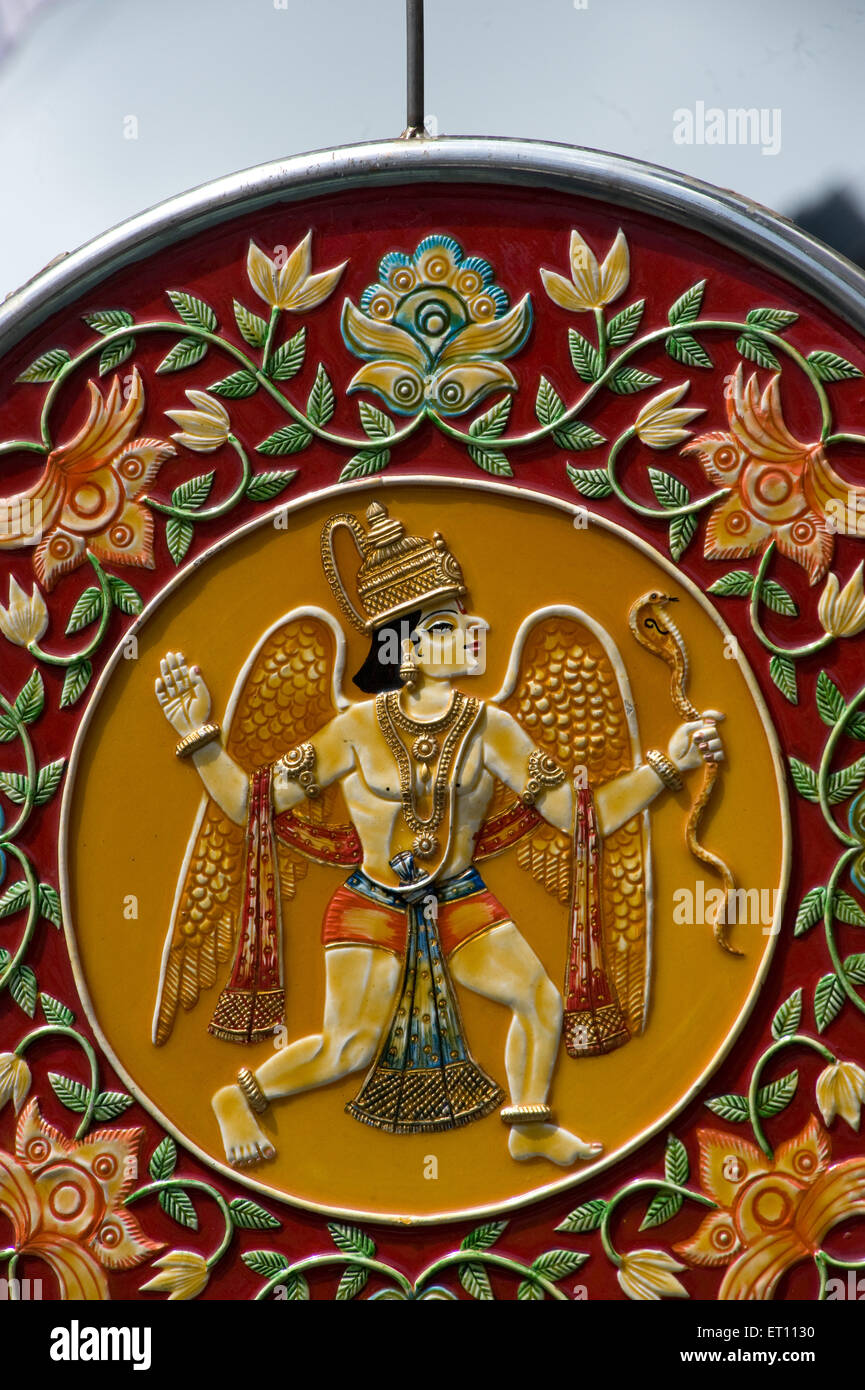 Travail de secours sur argile de Chine Floral design à Pune Maharashtra Inde Asie 2011 Banque D'Images