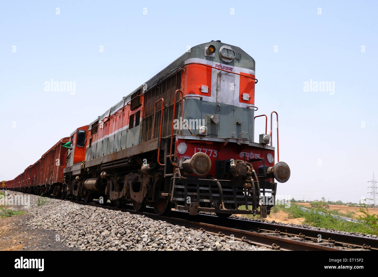 Train de marchandises pour moteurs diesel, centrale électrique, Adani Power, Mundra, Kutch, Gujarat, Inde Banque D'Images