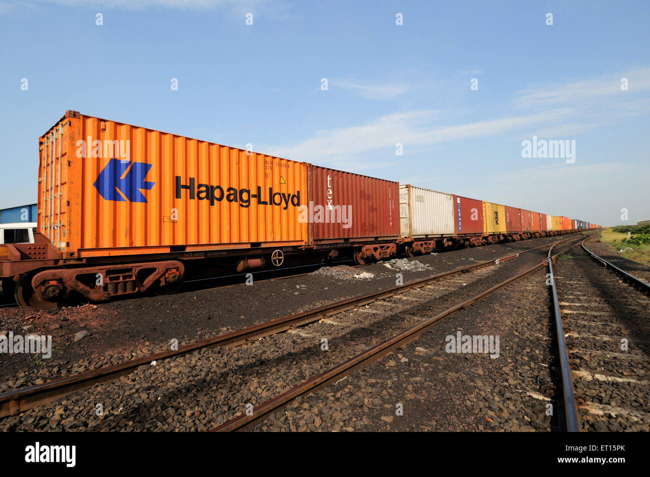 Train de marchandises de conteneurs, centrale électrique, Adani Power, Mundra, Kutch, Gujarat, Inde Banque D'Images
