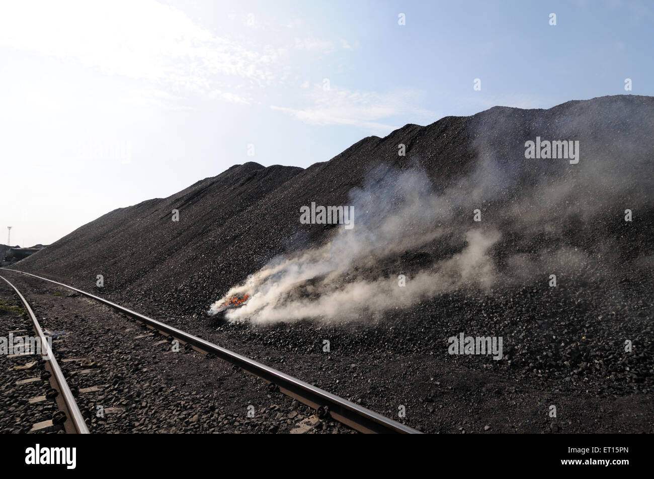 Stockage du charbon, centrale électrique, Adani Power, Mundra, Kutch, Gujarat, Inde Banque D'Images