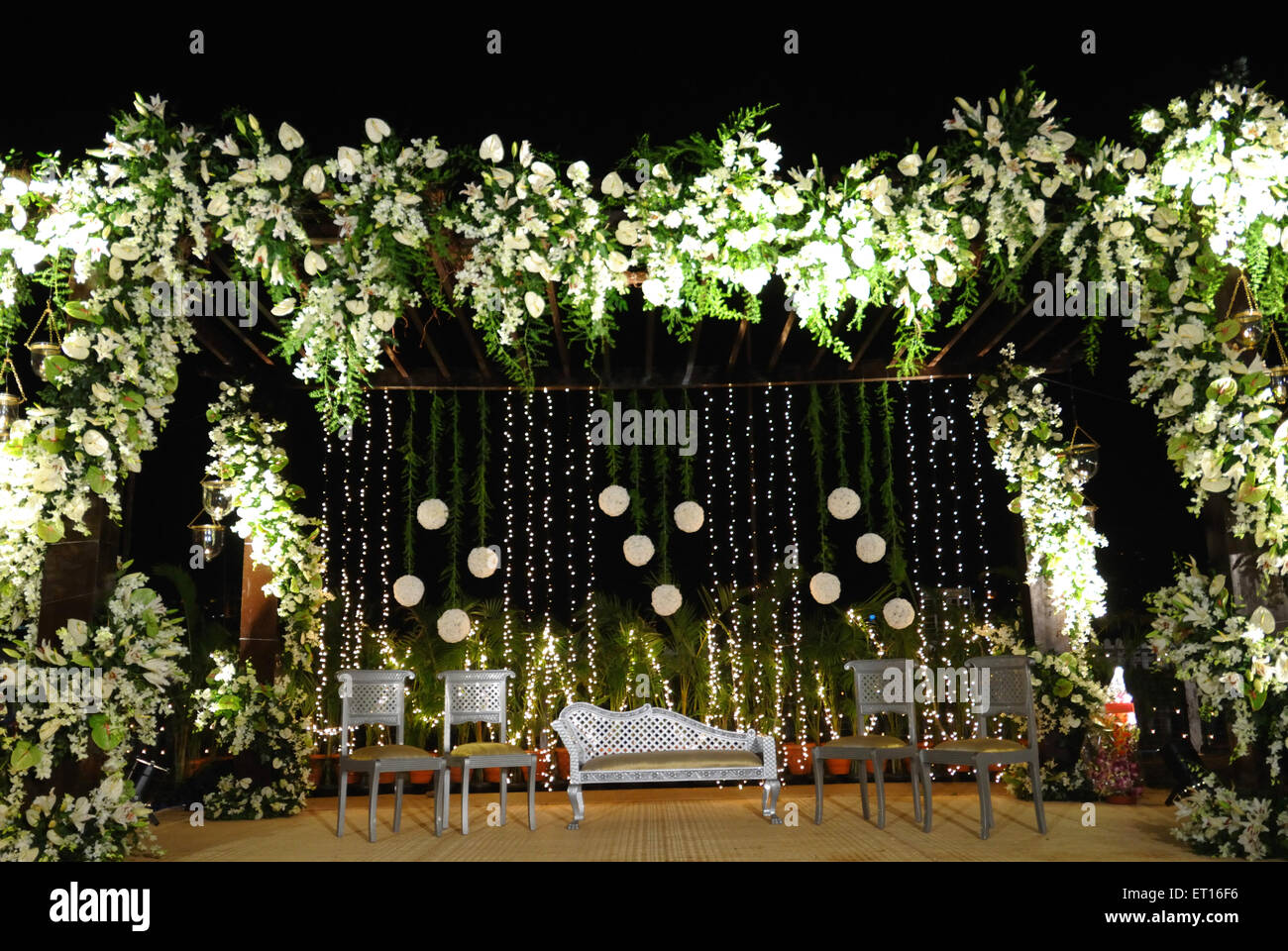 Décoration florale à fonction de réception de mariage Banque D'Images