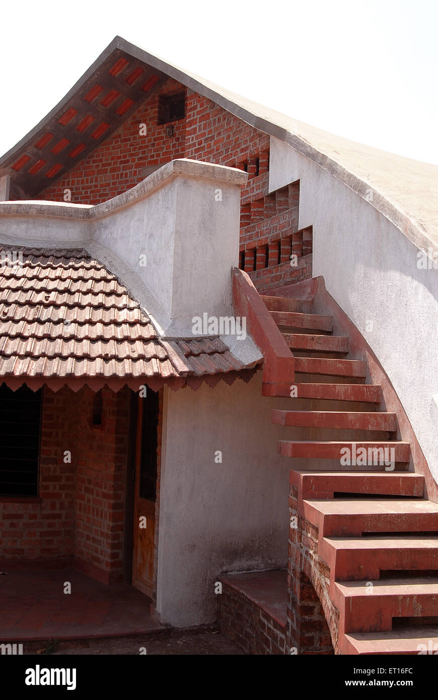 Escaliers de la maison murale en brique, Inde Banque D'Images